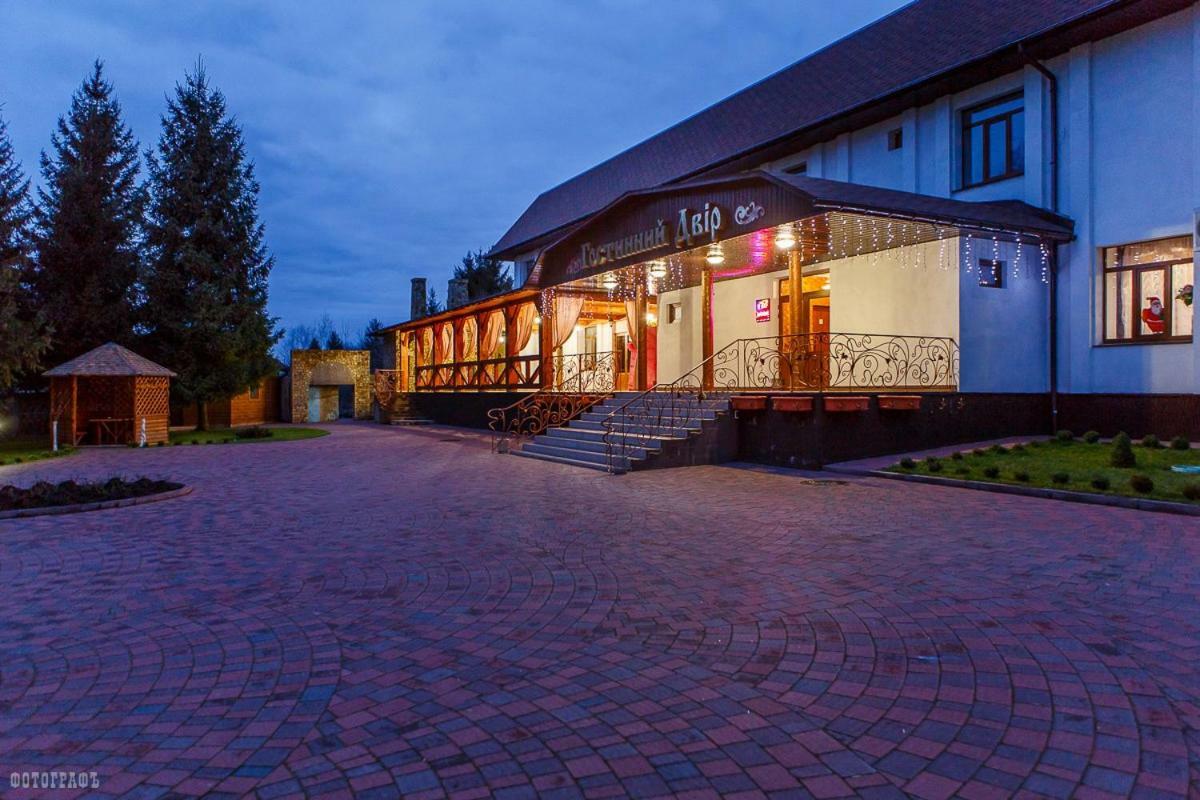 Отель Гостинний Двір Bar  Экстерьер фото