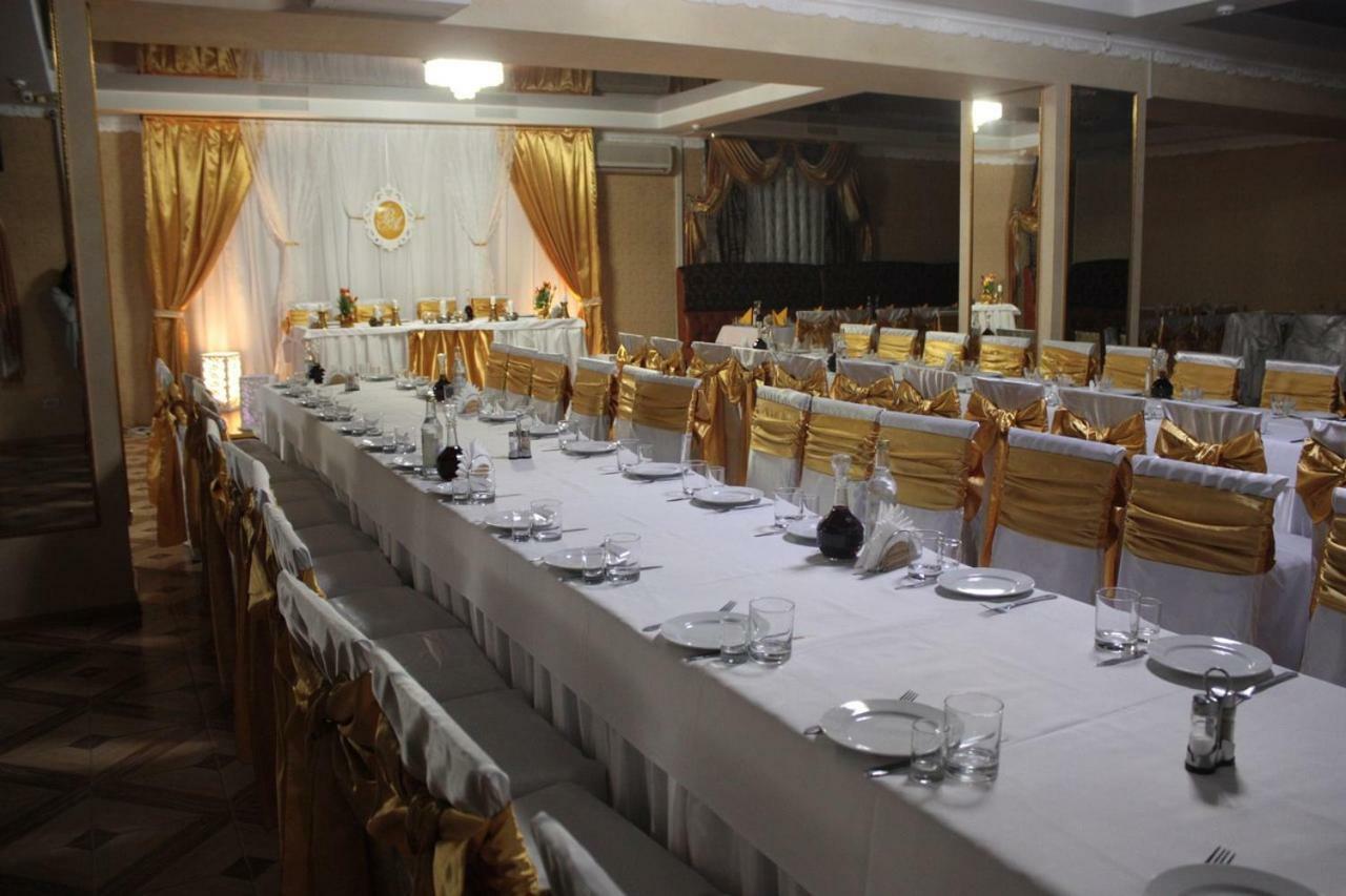 Отель Гостинний Двір Bar  Экстерьер фото